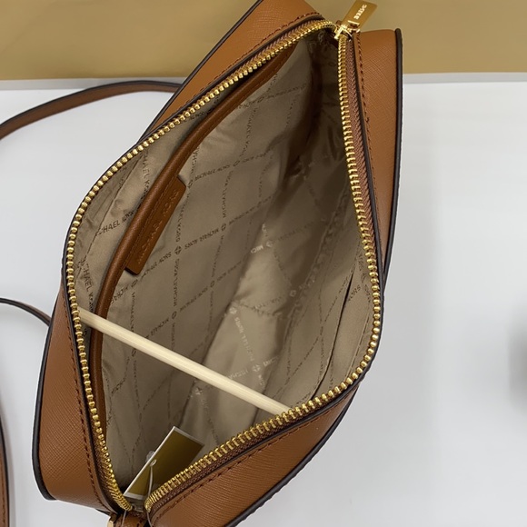 MICHAEL KORS LG EW CROSSBODY LUGGAGE COLOR - Picture 2 of 7